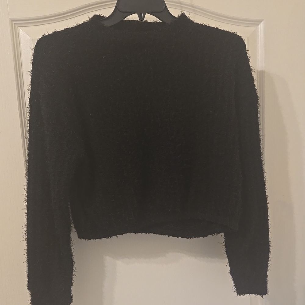 37 Orchard Black Fuzzy Crop Swrster Size M